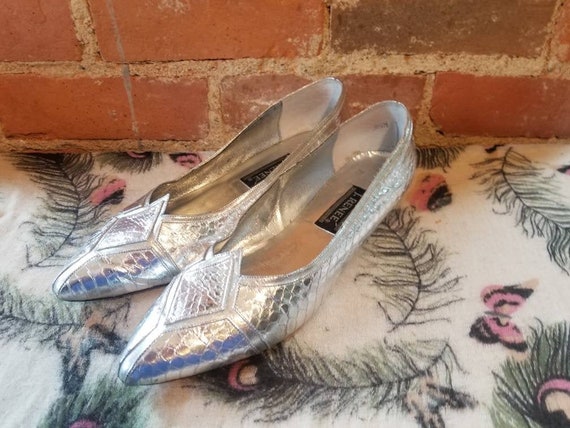 SILVER SNAKESKIN FLATS // Vintage 80's J. Renee  … - image 1