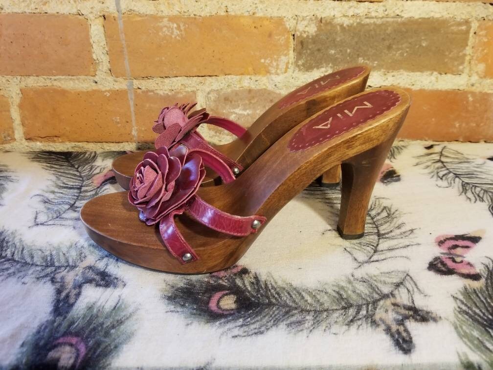 MIA WOODEN HEELS // 90's Brown Wooden 