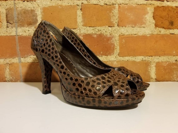 CHOCOLATE BROWN HEELS // Vintage 90's Does 40's B… - image 1