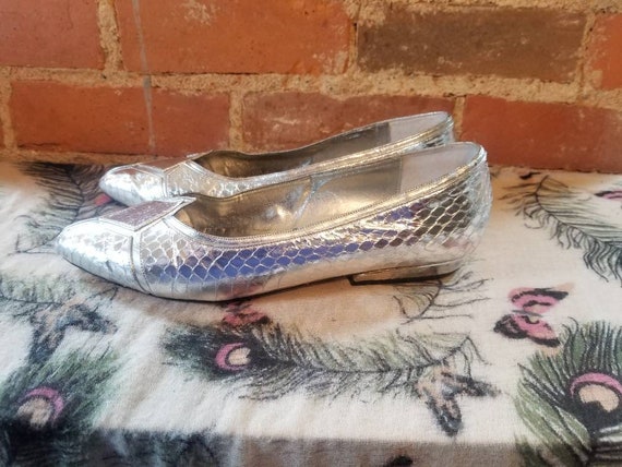 SILVER SNAKESKIN FLATS // Vintage 80's J. Renee  … - image 5