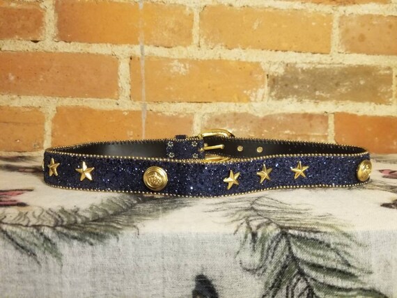 ELITE BLUE GLITTER Gürtel // Vintage 80er Dark Midnight Navy Blue Gold The  Crown Medallion Star Ohrstecker Gürtel Fresno California Maritim Kreuzfahrt