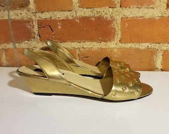 GOLD STUD HEELS / Vintage Jasmin 70's Open Toe Metallic Studded Sandals Heels Heel Strap Size 5/6 Summer Rockabilly 80's Preppy Retro Pin Up