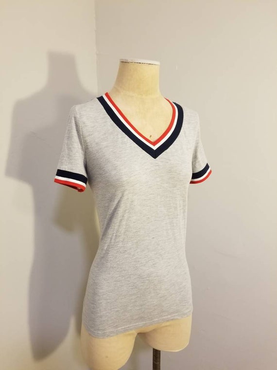 RED WHITE & BLUE Top // Vintage Gray Short Sleeve… - image 2