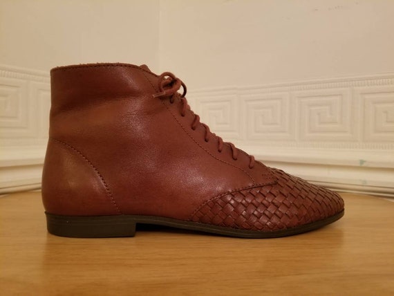 BROWN LEATHER BOOTIES // 90's Vintage Station Six