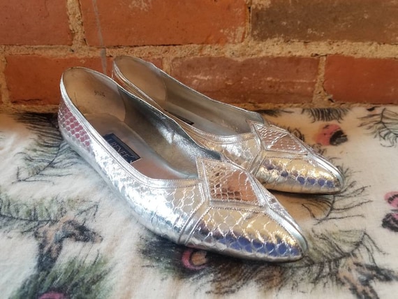 SILVER SNAKESKIN FLATS // Vintage 80's J. Renee  … - image 2