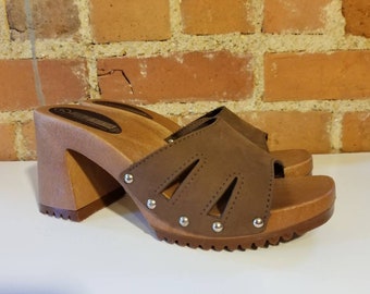 THE LEATHER COLLECTION Heels // Vintage 90's Does 70's Brown Cut Out Leather Chunky Platform Sandals Clueless Size 7 Hippie Hipster Bohemian