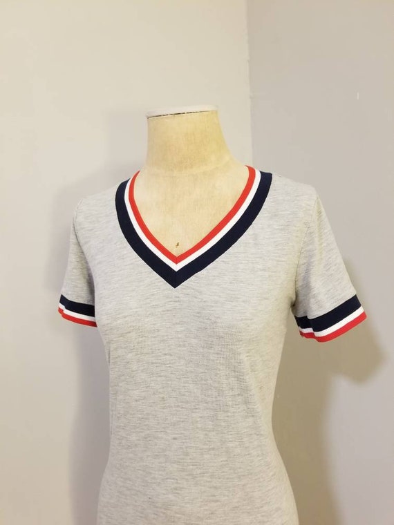 RED WHITE & BLUE Top // Vintage Gray Short Sleeve… - image 5