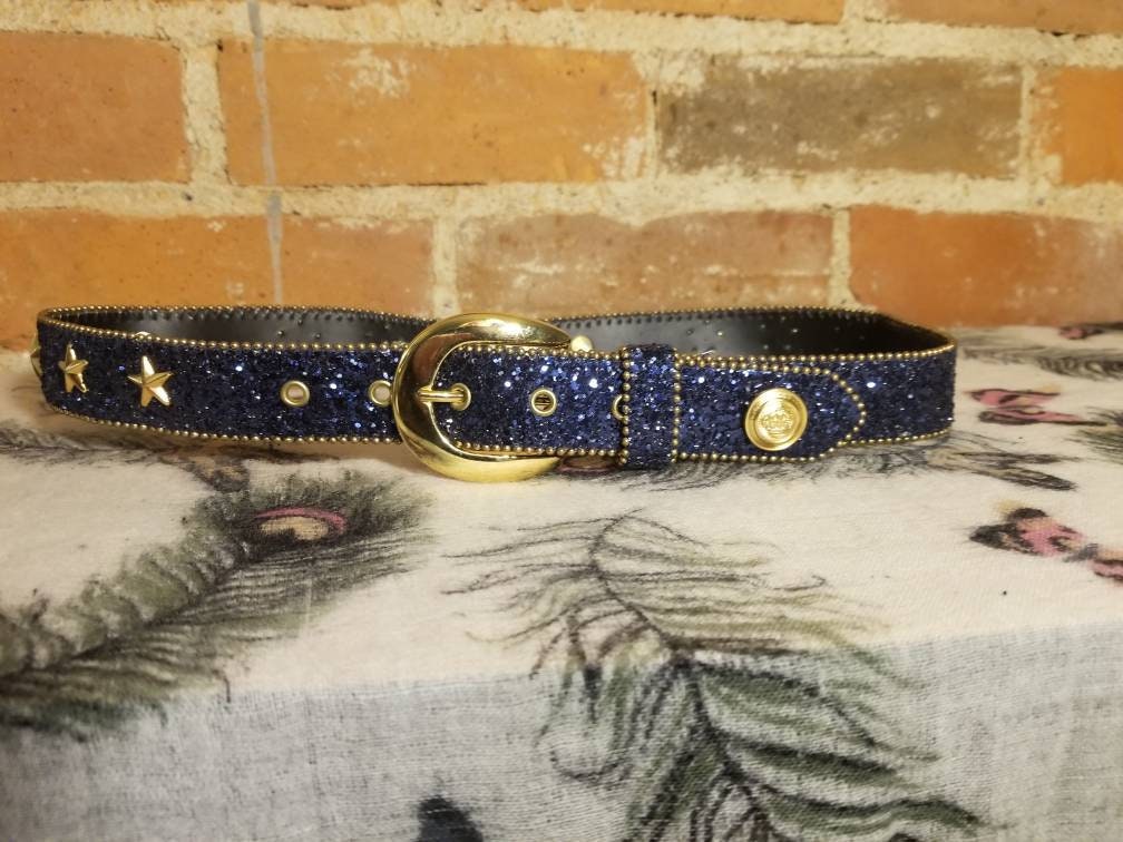 ELITE BLUE GLITTER Gürtel // Vintage 80er Dark Midnight Navy Blue Gold The  Crown Medallion Star Ohrstecker Gürtel Fresno California Maritim Kreuzfahrt