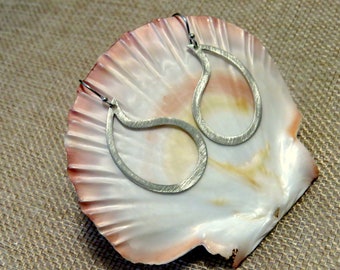 Tear drop shaped drop earrings handcrafted in 925 Sterling Silver, dainty, modern, minimalist dangle earring, Hypoallergenic