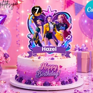 Könnte beinhalten: Ein runder Geburtstagskuchen mit violett-rosa Ombré-Glasur, verziert mit aufgespritzten Rosetten und goldenen Streuseln. Ein Tortenaufleger zeigt drei animierte Figuren, die Zahl 7, Musiknoten und ein violettes Banner mit dem Namen Hazel.