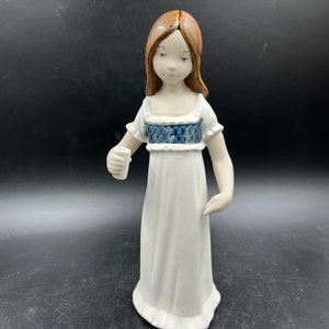 D’Avila  Rex Valencia Spain Porcelain Young Girl in a Nightgown Figurine Vintage
