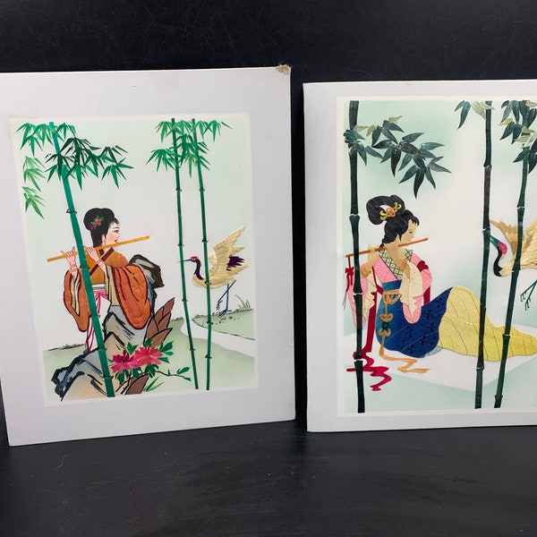 Tige de blé sur soie Geisha Art Ladies Playing Flutes with Cranes Mid Century Hand Cut and Painted vintage