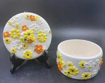Arnel’s Ceramics Round Trinket Dish 5” Flowers Daisies Bees Fall Colors Vintage