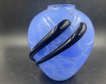 Vase en verre d'art soufflé pervenche avec appliques de tourbillons noirs soufflé à la main vintage livraison gratuite