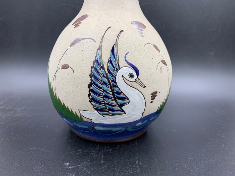 Vase en grès de Tonala, Mexique vintage peint à la main oiseau canard cygne papillon signé Mateos Tostados image 3