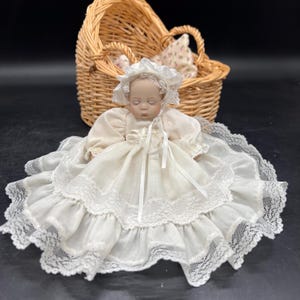 Boots Tyner Sugar Lump Porcelain Sleeping Baby Doll Vtg 1980s With Wicker Basket Blanket Signed 7.5” Tall FREE SHIPPING