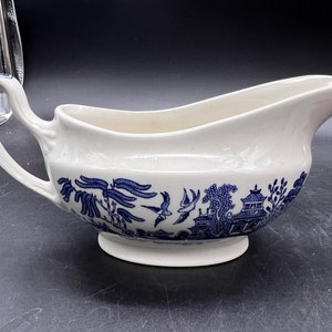 Blue Willow Sauce Gravy Boat Churchill England Georgian Shape Blue White Chinoiserie Vintage FREE SHIPPING