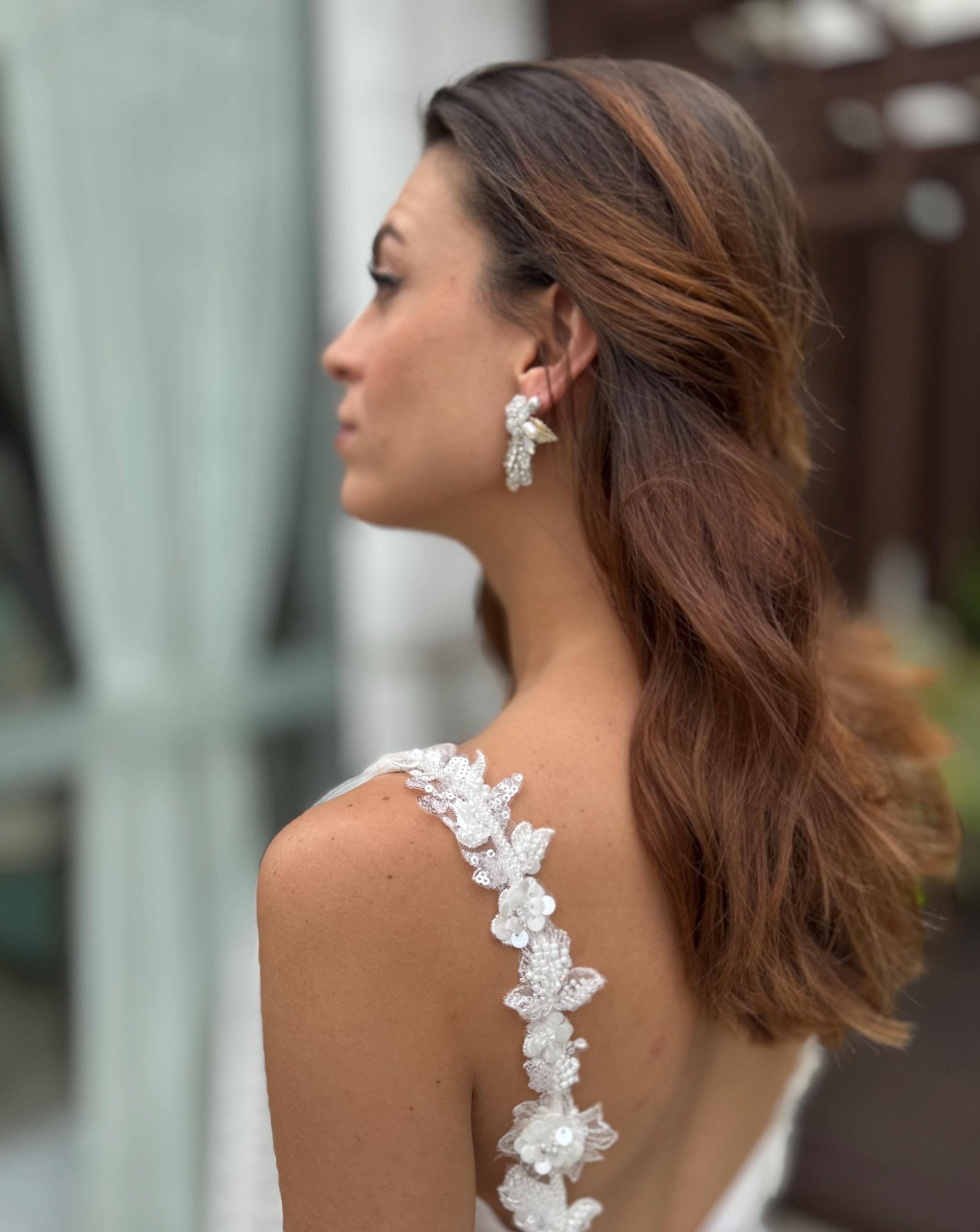 open back bridesmaid dresses Satin Leg Slit Off The Shoulder Draped Bodice Long Prom & Br – related:zerla-dress-shimmer-sequin-charcoal Size:M (SIZE 6/8) It is floor Maggy London Floral Printed