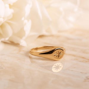 Bague étoile, bague soleil, bague céleste, bague étoile en or, bague imposante, chevalière, bague minimaliste et délicate, bijou plaqué or 18 carats