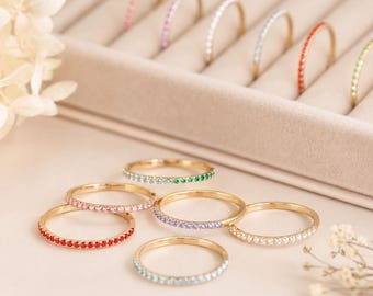 Bague de naissance personnalisée, demi-alliance avec pierre de naissance, bijou de naissance délicat, cadeau pour demoiselles d'honneur, cadeau pour enterrement de vie de jeune fille