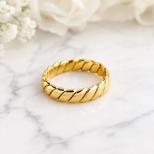 Cruller Ring, Twisted Ring, Gold Ribbed Ring, Stripes Ring, Twisted Band Ring, Texture Ring, Stackable Ring Christmas Gift