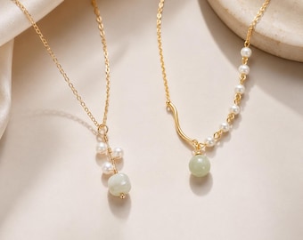 Gouden parel-jade ketting, delicate kralenhanger, elegante ketting met groene steen en parels, ideaal als kerstcadeau.