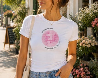 Camiseta rosa com estampa de bola de discoteca | American Girl Disco Occasionally