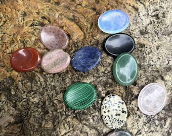 Natural Crystal Worry Stone Hand Polished Palm Stone for Stress Relief Meditation Healing Energy Grounding Mindfulness Gift Calm Focus Decor