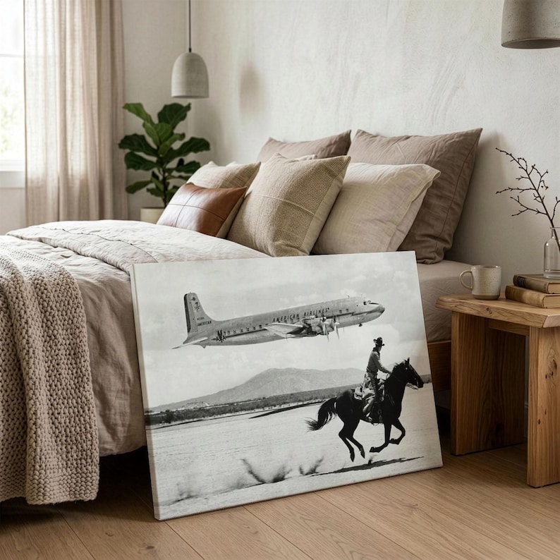 Canvasafdruk vliegtuig American Airlines, vintage luchtvaart muurkunst, foto cowboy te paard, reisdecor halverwege de eeuw, zwart-witte kunst afbeelding 4