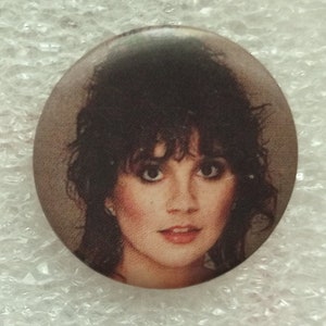 Vintage 80s Linda Ronstadt Pin - Deadstock Collectible