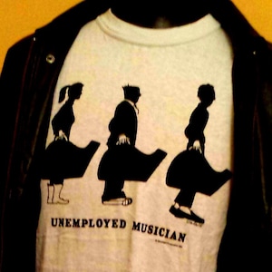 T-shirt WERKLOOS MUZIKANT ongedragen vintage jaren 1980 zilvergrijs volledig katoen van NYC&#39;s Moonlight Productions