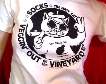 Socks the Cat T-Shirt: Bill Clinton Martha&#39;s Vineyard Retro Tee