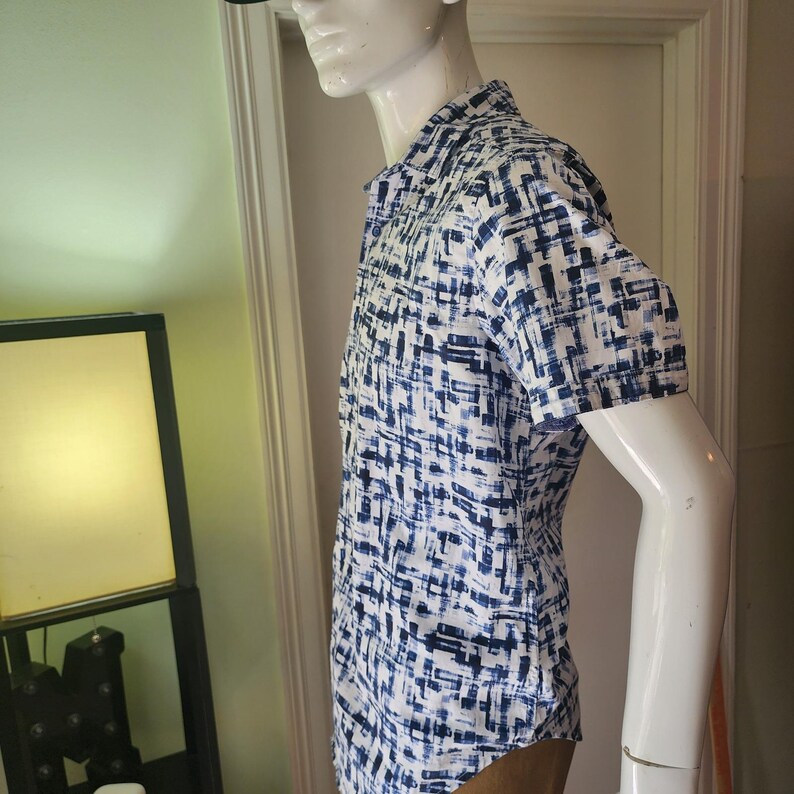 Mens Robert graham White Abstract Grid Print Short Sleeve Button Down Shirt L 27 image 3