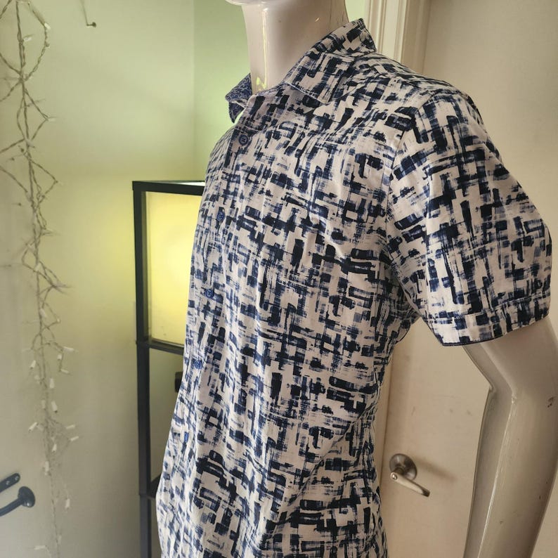 Mens Robert graham White Abstract Grid Print Short Sleeve Button Down Shirt L 27 image 4