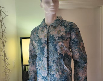 Chaqueta PacSun con estampado floral, tapizada, forrada y con cremallera completa para hombre.