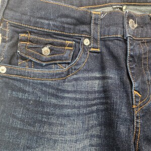 Pantalones vaqueros True Religion GENO Relaxed Slim de lavado oscuro para hombre @25 Talla 30/31 imagen 2