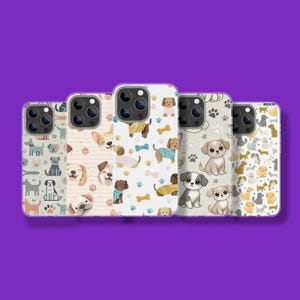 Peut inclure: Cinq coques de smartphone disposées en rangée, chacune présentant un motif distinct de chiens de dessin animé, d'empreintes de pattes et d'os dans diverses couleurs dont marron, gris, beige et bleu sur des fonds clairs avec des découpes.