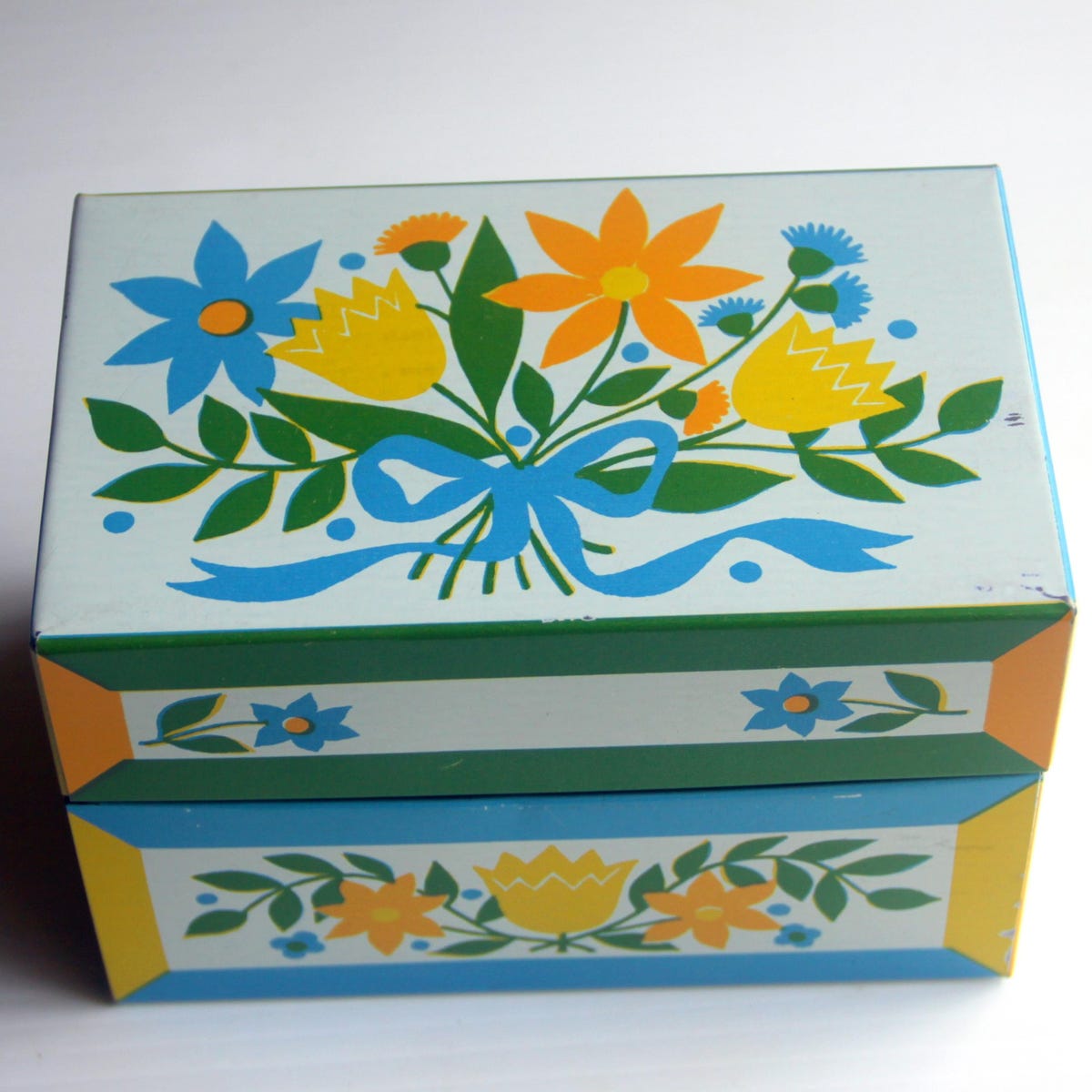 Vintage Recipe Box, Yellow, Blue and Green Floral on White Background, by MCM Syndicate Mfg Co, Tin Metal Hinged Box for Filing Recipe Cards - Etsy
