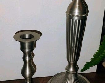 Portacandele vintage in peltro spaiati, set di 2 candelieri a colonna color argento, centrotavola tradizionale per la sala da pranzo, Made in India Vintage