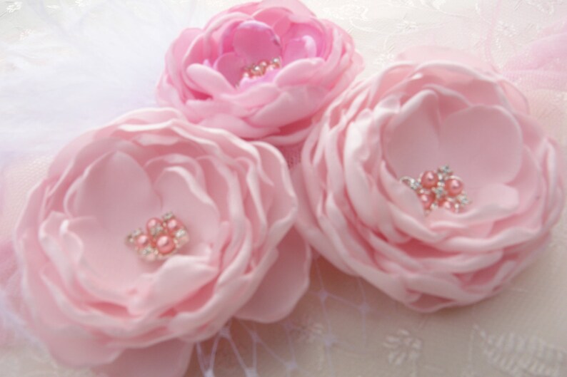 White Flower Clip Hair Fascinator Bridal Headpiece Wedding Etsy