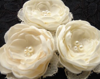 Elfenbein Blumen - Fascinator-Ivory Creme Satin Stoff Blume Haar Clip-Haarschmuck Braut Kopfschmuck