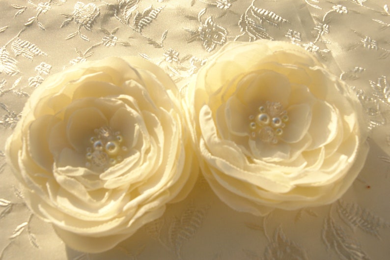 Ivory Flowers Fascinator Ivory Satin Fabric Flower Hair Clip-Hair Fascinator Bridal Flower Headpiece image 5