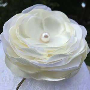 Flower girl hair clip, ivory white flower clip, flower girl hair accessories, alligator clip flower headband