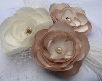 Champagner-Elfenbein-Braut Blumen-Haarspange, Feder Fascinator