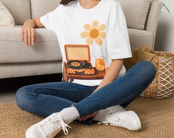 Retro Flower Record Player T-Shirt | Vintage Daisy Graphic Tee