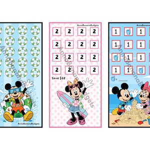 以下が含まれることがあります： ディズニーキャラクターが描かれた3枚の長方形の貯金トラッカー。左は浮き輪に乗ったミッキーと浮き輪のアイコン。中央はサーフボードを持ったミニーと数字の2。右は砂の城を作るミッキーとミニー。各トラッカーにはAnnaBananaBudgetsの文字があります。