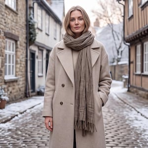 Schal aus Baumwoll-Leinen-Mischgewebe, Batikmuster, langer Boho-Schal, leicht, neutrale Töne, ideal für Outdoor-Aktivitäten