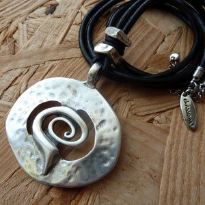 Kette Amulett Spirale Leder schwarz chrissona® design Bild 8