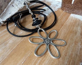 Kette Blume mit Onyx chrissona®