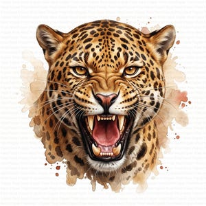 Puede incluir: Una ilustración en acuarela de una cabeza de leopardo gruñendo con ojos dorados, dientes afilados y manchas negras sobre un pelaje beige y marrón. El diseño presenta un efecto de salpicadura de pintura marrón detrás de la cabeza.